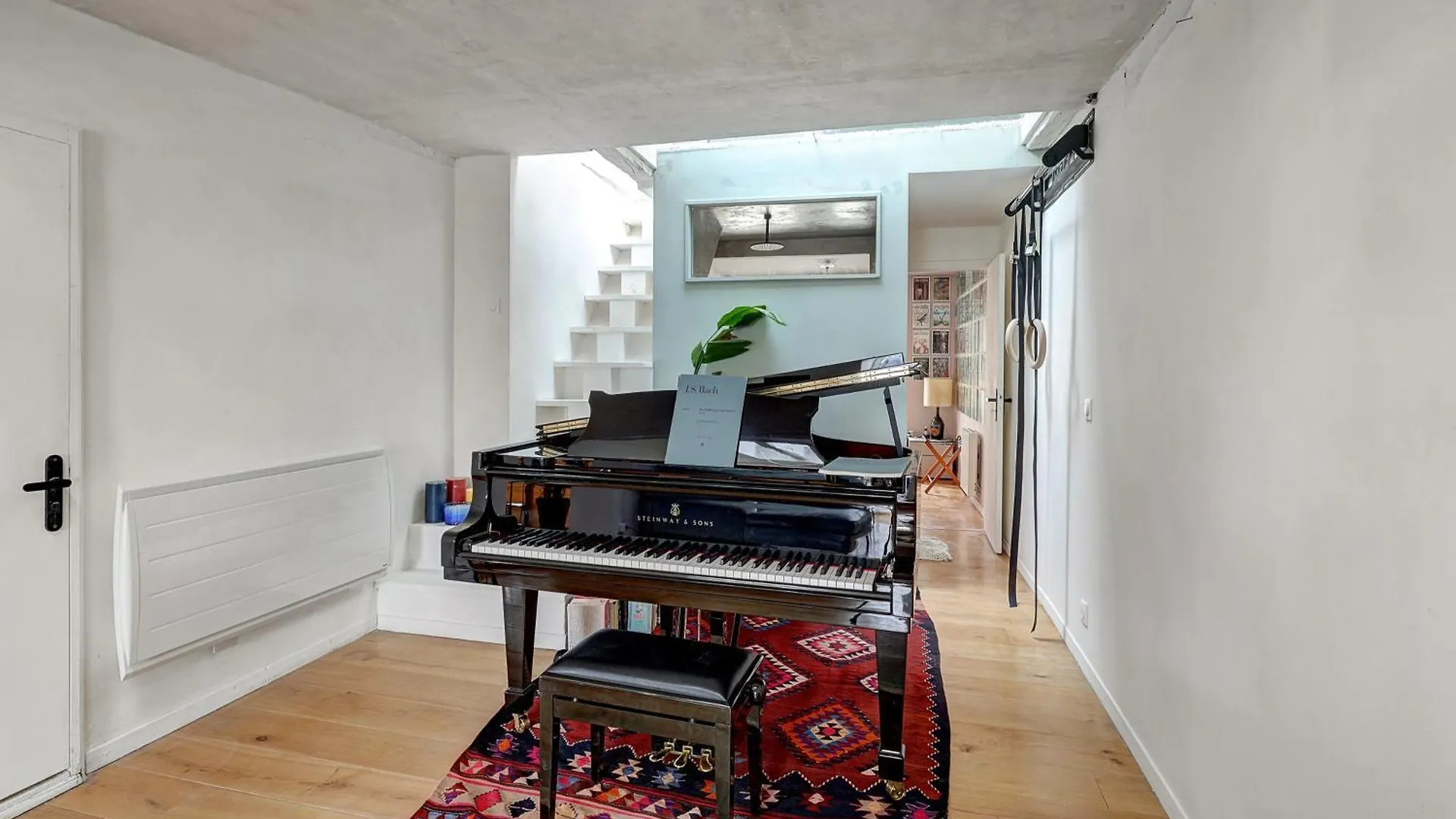 Pretty Parisian Penthouse *