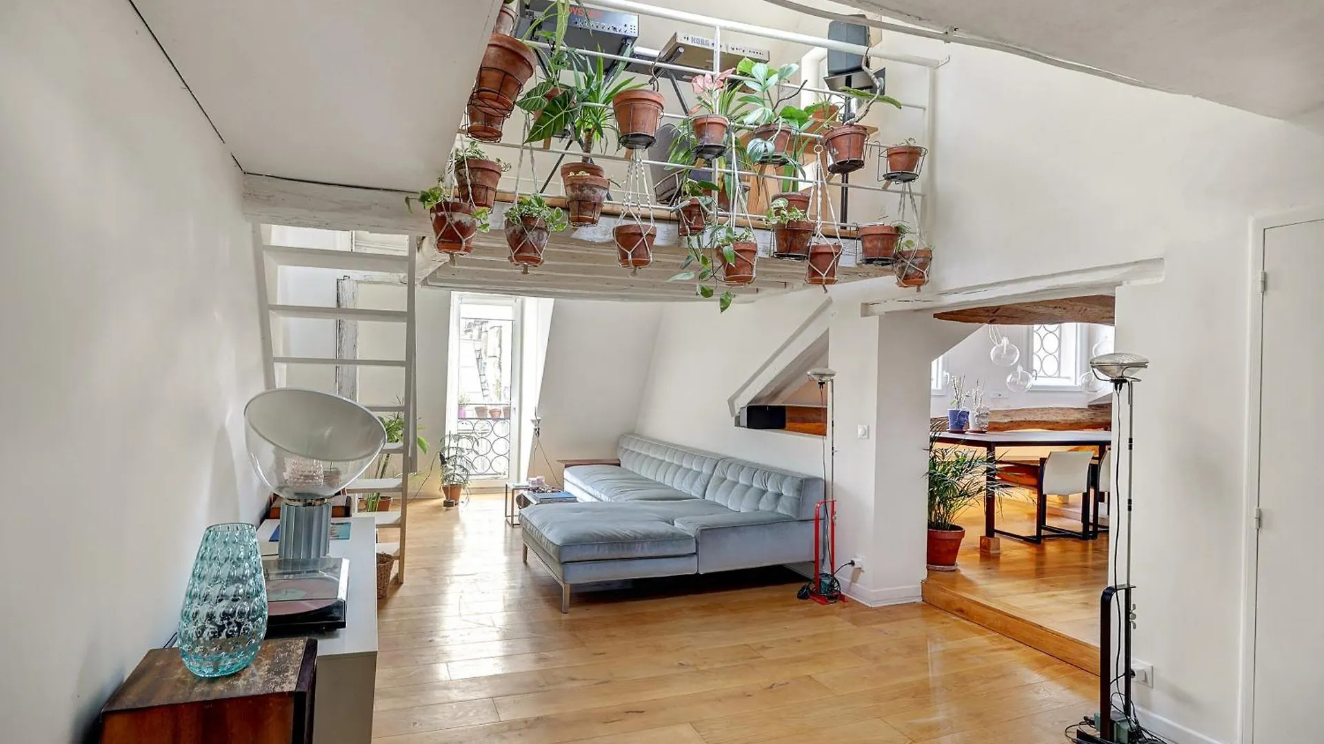 Pretty Parisian Penthouse *